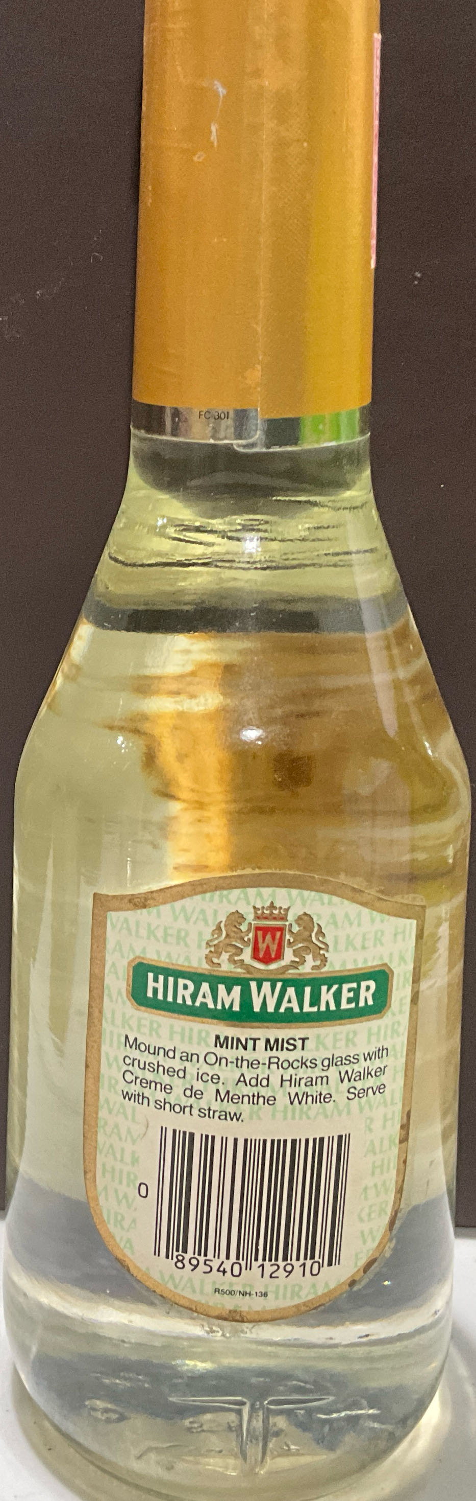 Hiram Walker Crème De Menthe Liqueur - Hiram Walker & Sons (500 mL) alcohol collectible [Barcode 089540129105] - Main Image 2