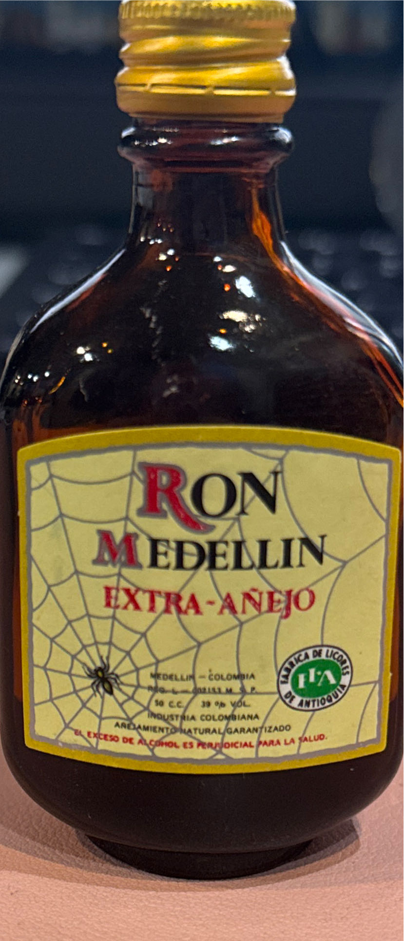 Ron Medellin Añejo  (375 mL) alcohol collectible [Barcode 7702049100637] - Main Image 3