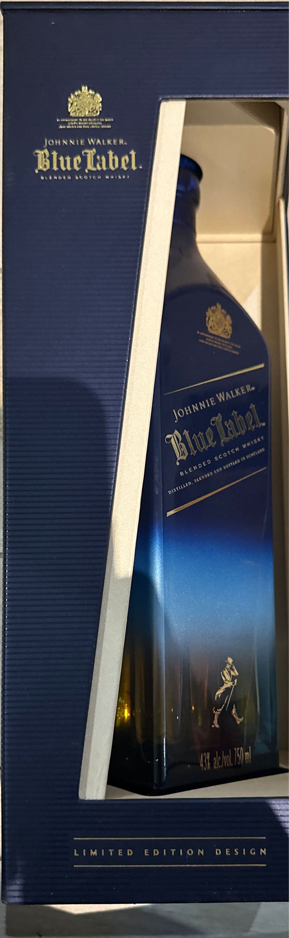 Johnnie Walker Blue Label - Special Masters  (1 L) alcohol collectible [Barcode 5000267163185] - Main Image 2