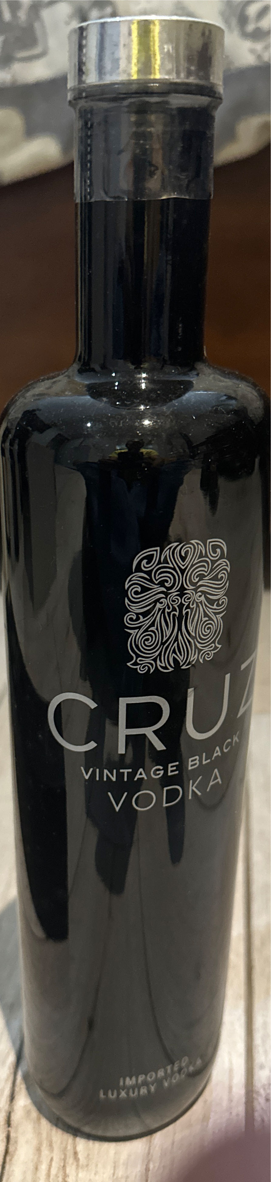 Cruz Vintage Black Vodka 750ml Gf Health  alcohol collectible [Barcode 6009900156156] - Main Image 2