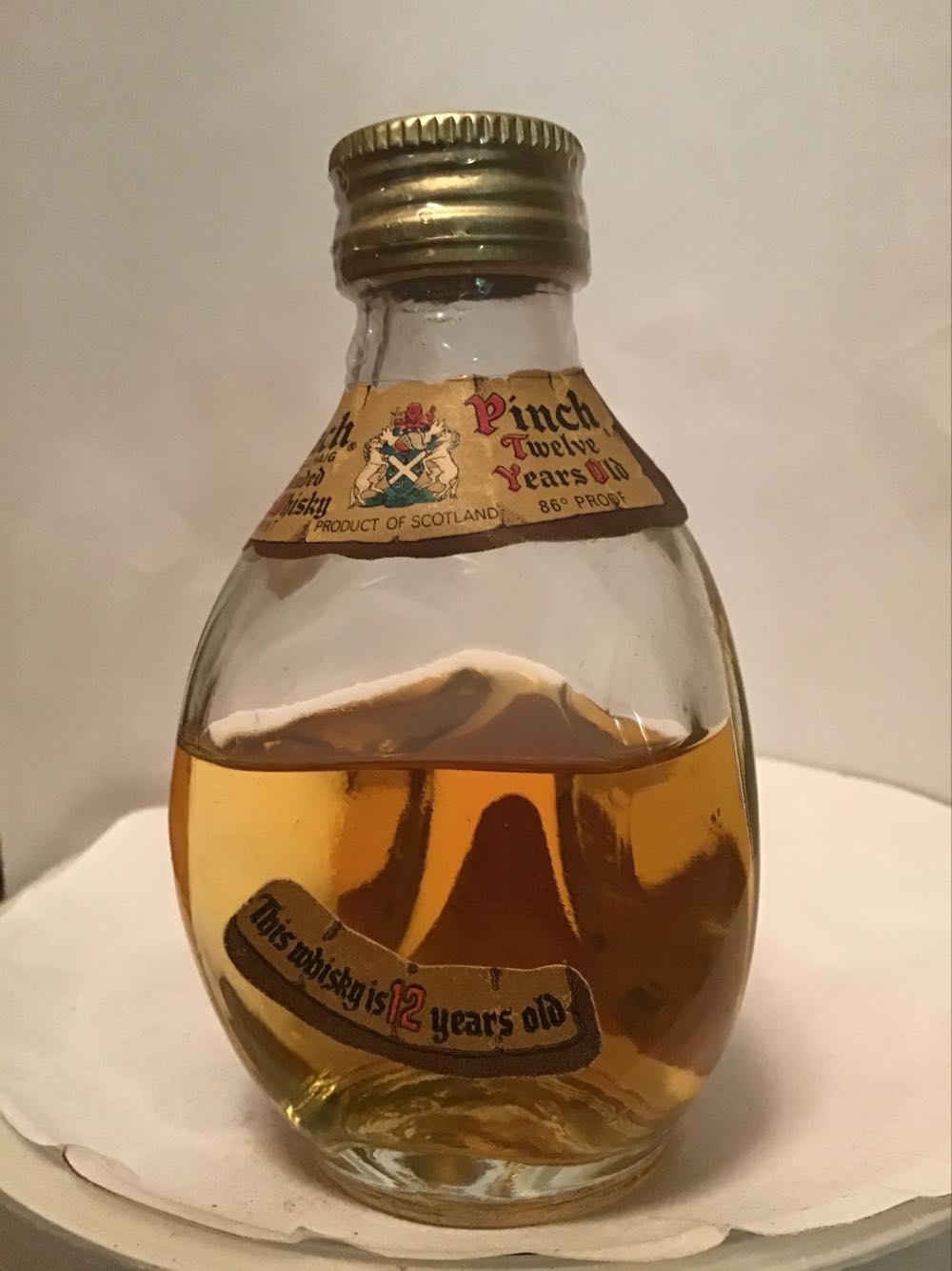 Pinch - Haig & Haig (50 mL) alcohol collectible - Main Image 2