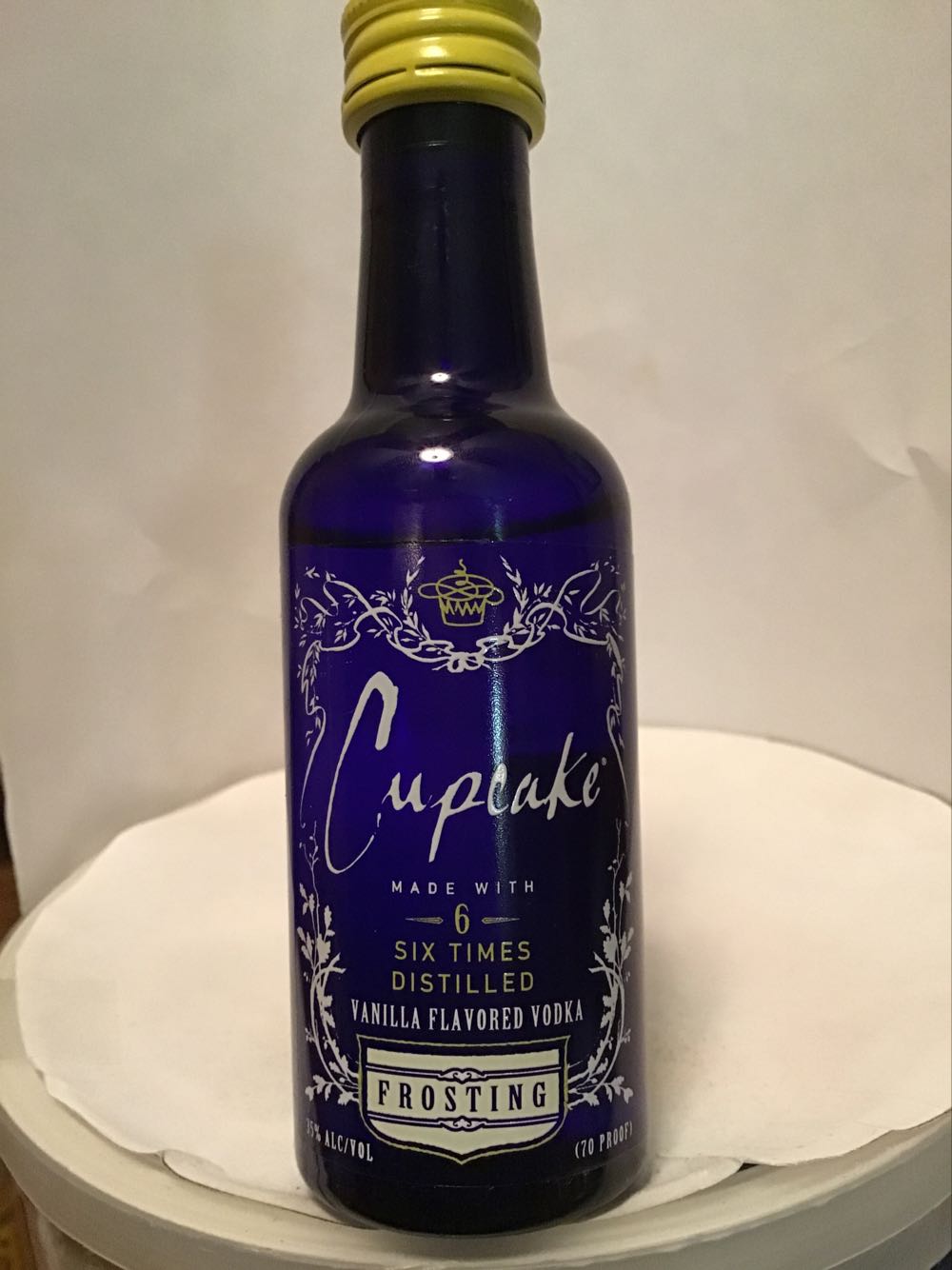 Cupcake Original & Frosting - Underdog Wine & Spirits (50 mL) alcohol collectible - Main Image 2