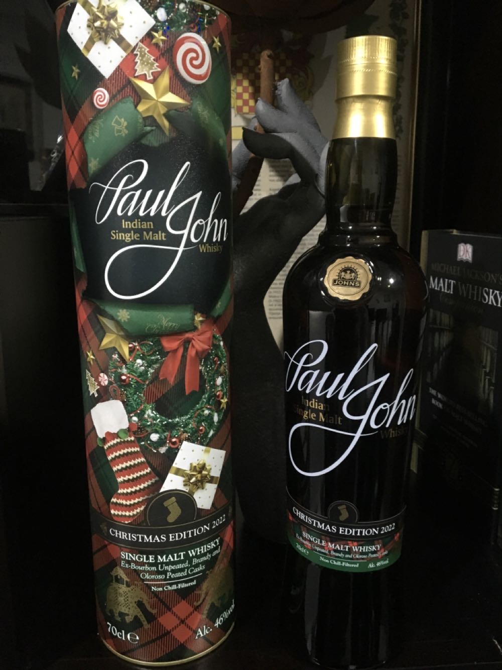Paul John Christmas Edition Single Malt Indian Single Whisky クリスマス - John Distilleries India (700 mL) alcohol collectible [Barcode 8904014809180] - Main Image 2
