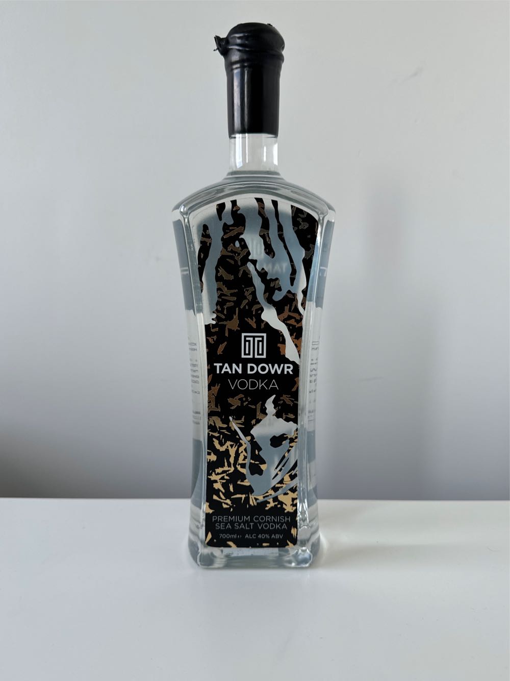 Tan Dowr Premium Cornish Sea Salt Vodka 40% Vol. 07l - Tan Dowr (700 mL) alcohol collectible [Barcode 716053204639] - Main Image 2