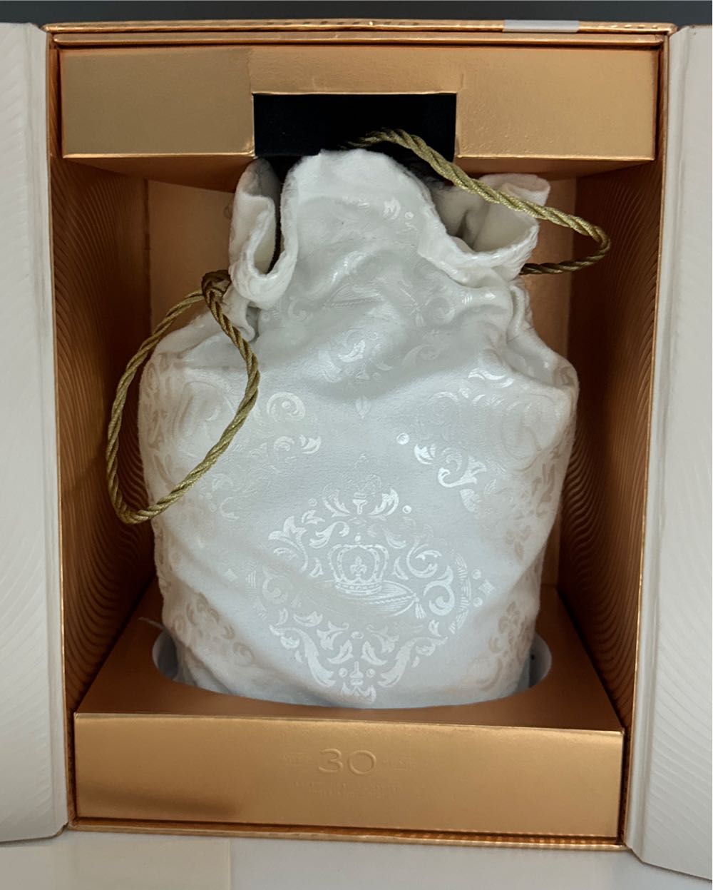 Crown Royal Aged 30 Years  alcohol collectible [Barcode 082000804437] - Main Image 2