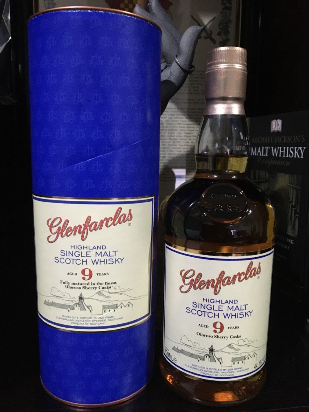 Glenfarclas 9 Years Oloroso Sherry Casks Whisky Year Old Jahre Cask Speyside - Glenfarclas Distillery (700 mL) alcohol collectible [Barcode 5018066200543] - Main Image 2