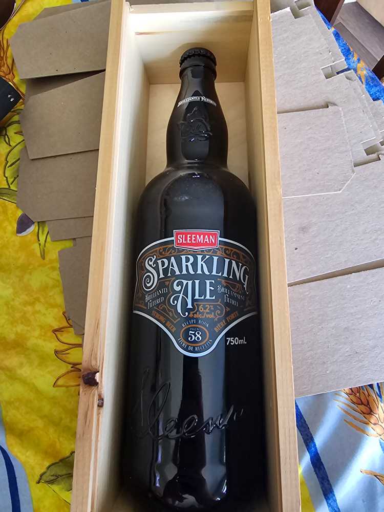 Sleeman Sparkling Ale - Sleeman Breweries Ltd. (750 mL) alcohol collectible [Barcode 056910120017] - Main Image 2