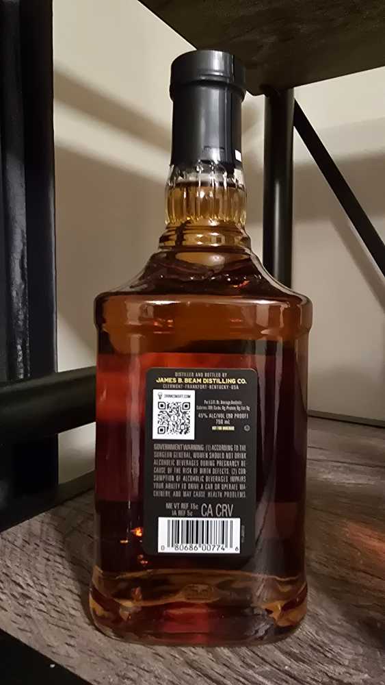 Jim Beam Black 7 Year - James B Beam Distilling Co (750 mL) alcohol collectible [Barcode 080686007746] - Main Image 2