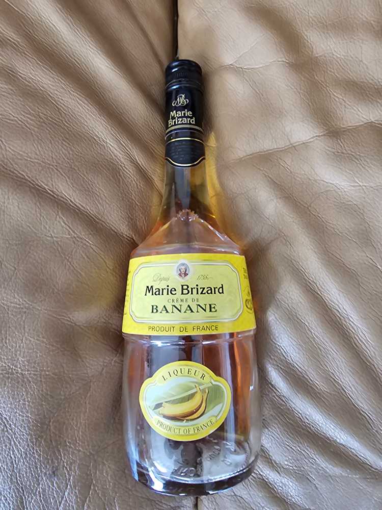 Marie Brizard Banana Liquer - Marie Brizzard (750 mL) alcohol collectible [Barcode 3041312020703] - Main Image 2