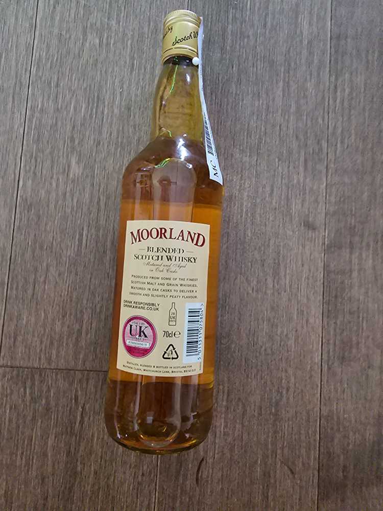 Moorland Finest Blend Scotch Whiskey  (750 mL) alcohol collectible [Barcode 5011311075804] - Main Image 2