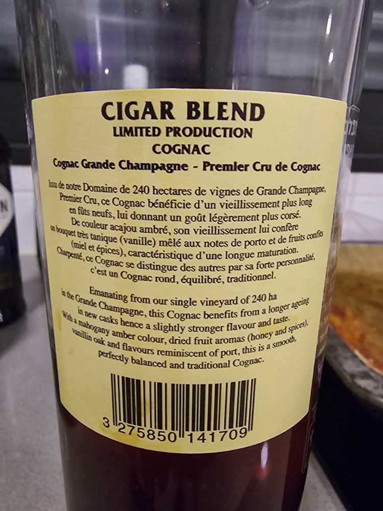 Frapin Cognac - Cognac Frapin (700 mL) alcohol collectible [Barcode 3275850141709] - Main Image 2