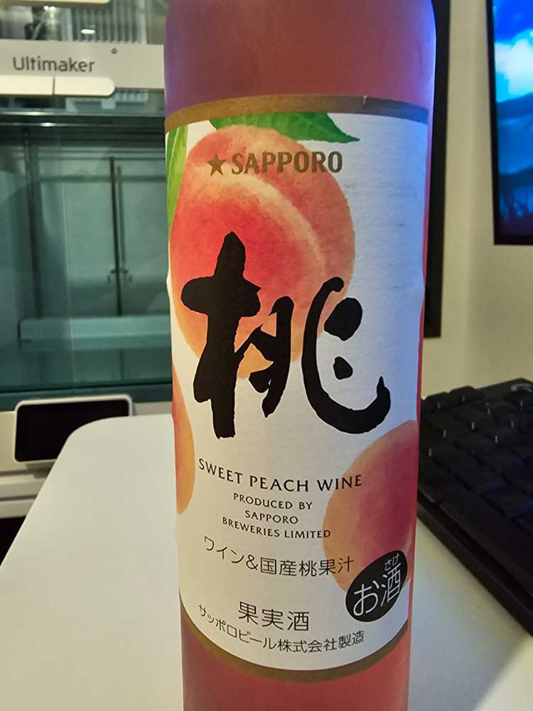 Sapporo Peach Wine - Sapporo Breweries Ltd. (500 mL) alcohol collectible [Barcode 4901880837464] - Main Image 2