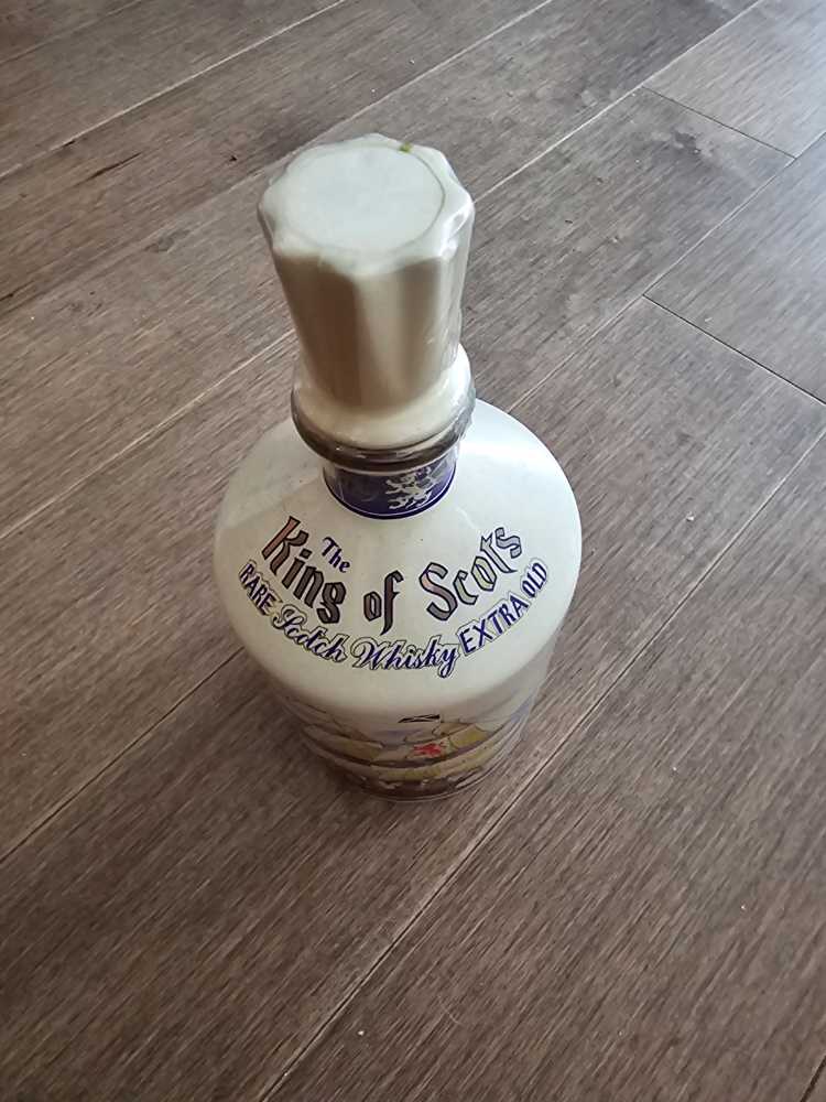 The King Of Scot’s Rare Scotch Whiskey Extra Old - Douglas Laing & Co. Ltd., Glasgow, Scotland (700 mL) alcohol collectible - Main Image 2