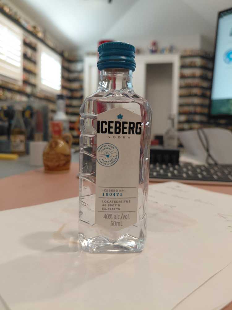Iceberg Vodka - Canadian Iceberg Vodka Corp. (50 mL) alcohol collectible [Barcode 627098163310] - Main Image 2