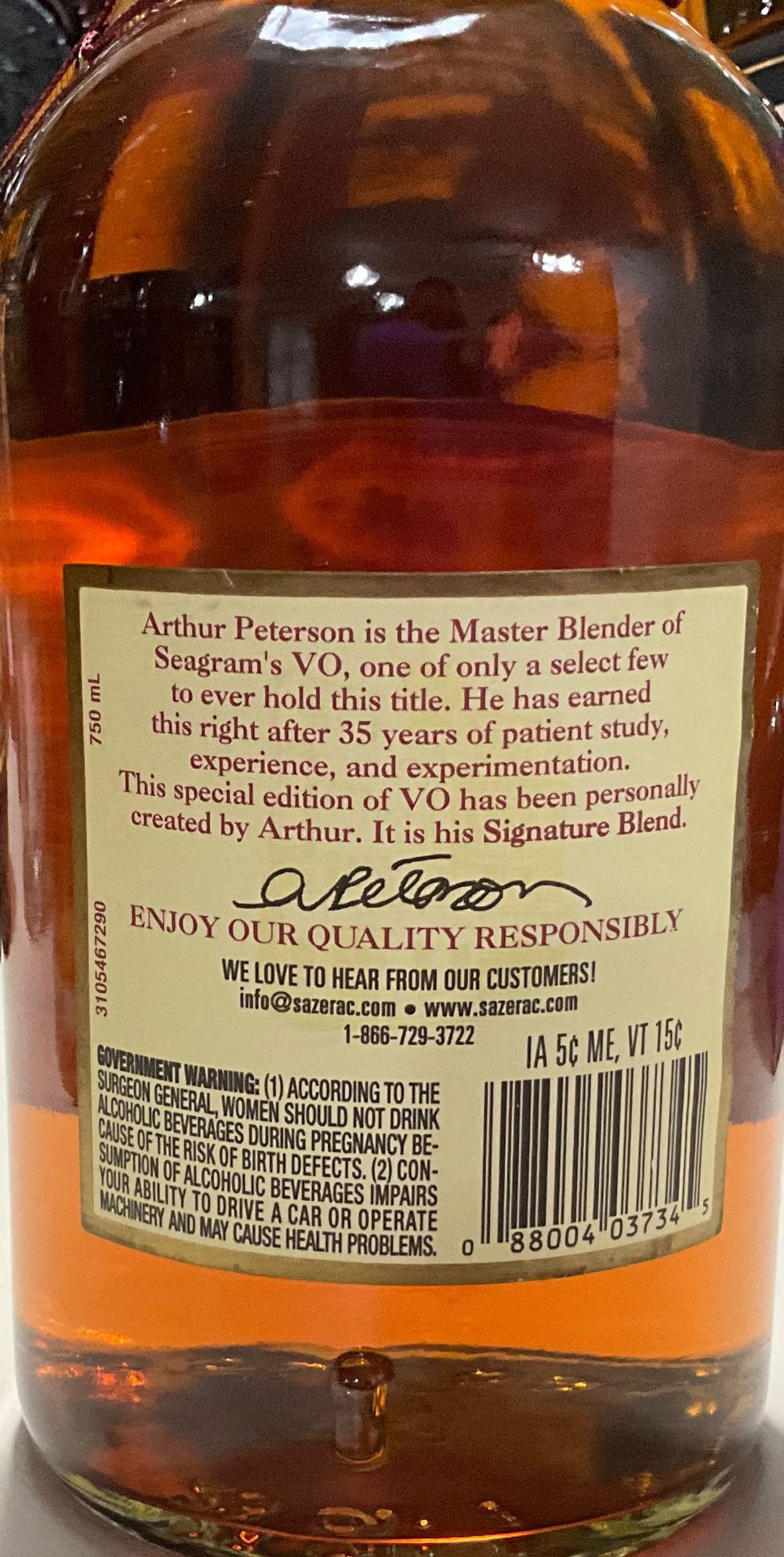 Seagrams Vo Gold Canadian Whisky Signature Blend - The VO Distilling Co (750 mL) alcohol collectible [Barcode 088004037345] - Main Image 2