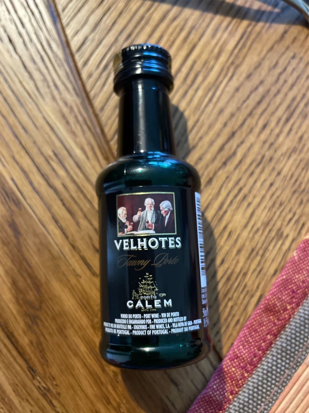 Porto Tawny Old Friends  alcohol collectible [Barcode 5601077115021] - Main Image 2