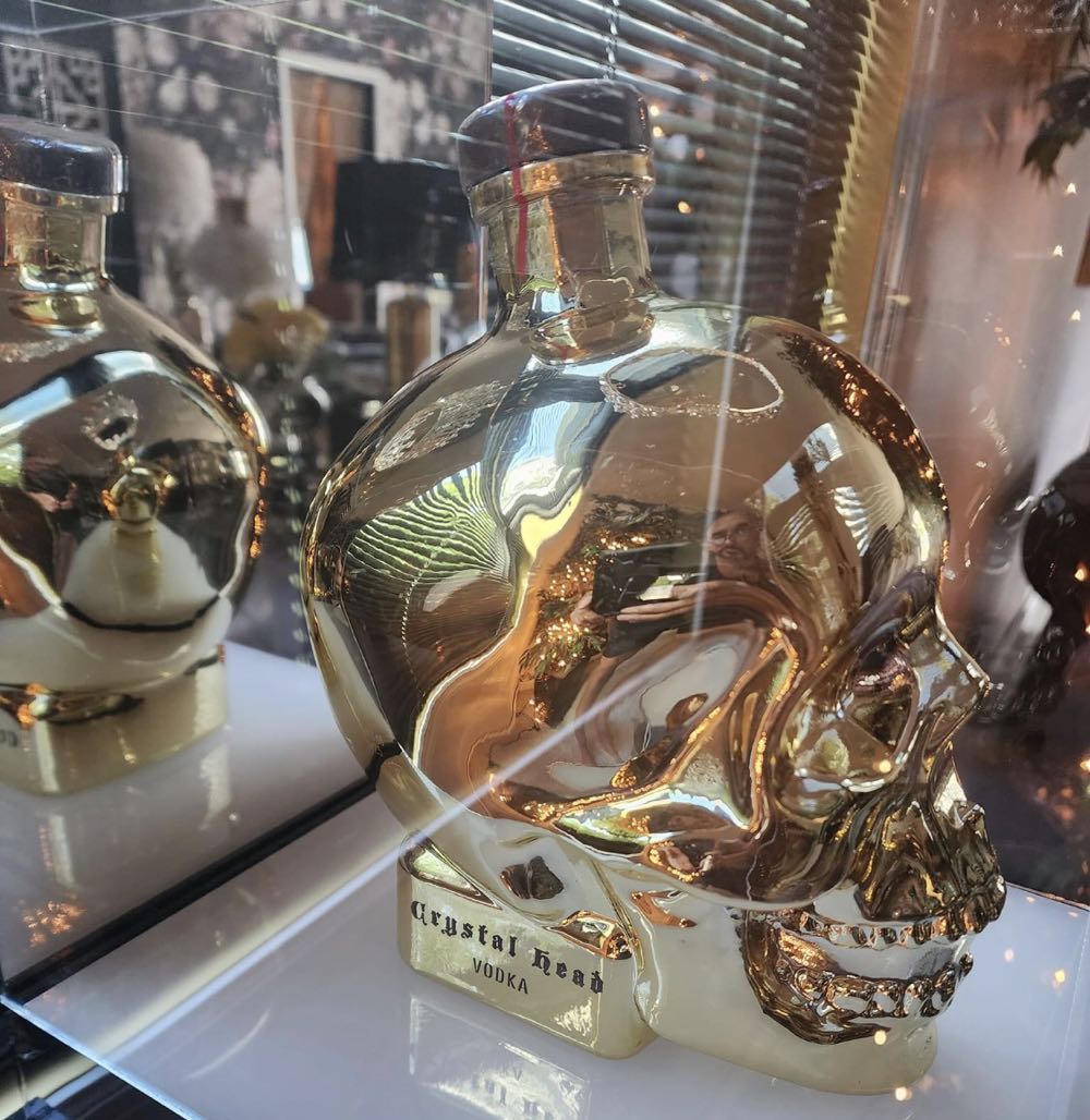 Crystal Head Gold STARTENDER - Globefill Inc (1.75 L) alcohol collectible - Main Image 3