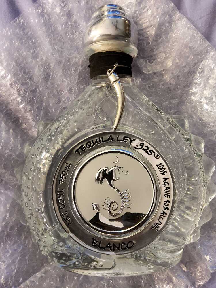 Tequila Ley 925 Blanco PREMIUM - Compañía Tequilera Hacienda La Capilla (750 mL) alcohol collectible [Barcode 871804001148] - Main Image 2