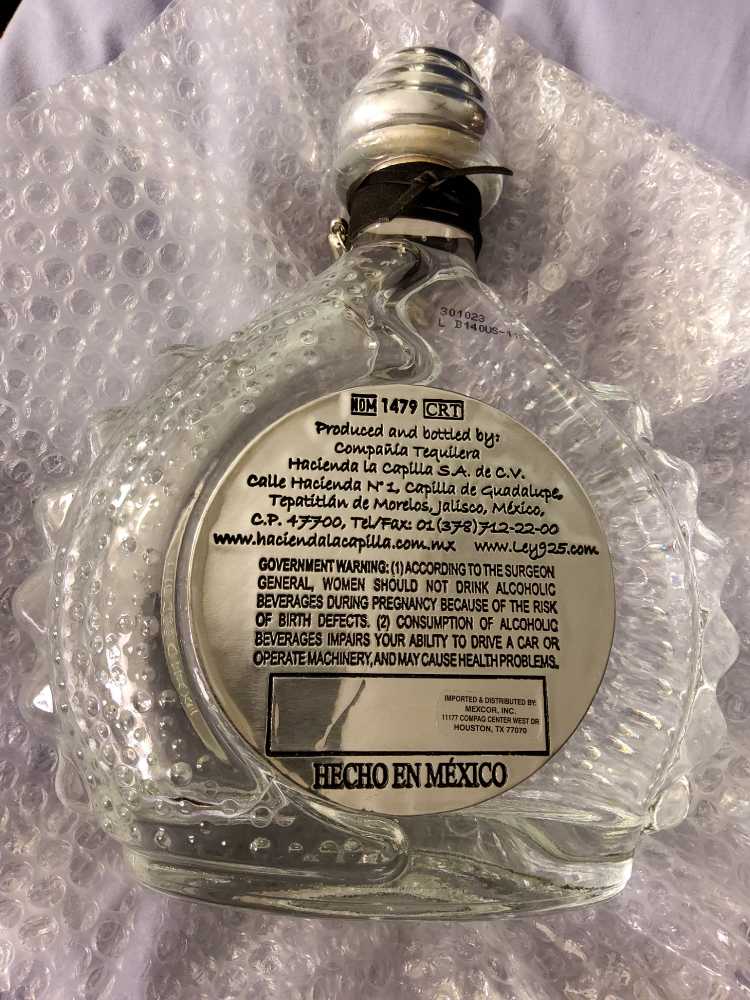 Tequila Ley 925 Blanco PREMIUM - Compañía Tequilera Hacienda La Capilla (750 mL) alcohol collectible [Barcode 871804001148] - Main Image 3