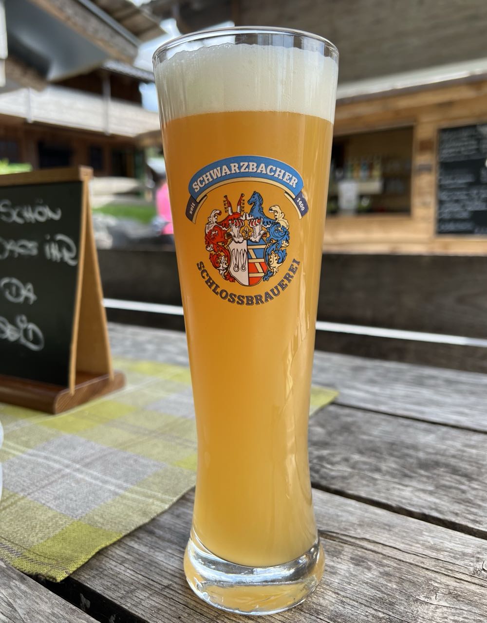 Schwarzbacher Sonnenweisse - Schlossbrauerei Schwarzbach, 98673 Schwarzbach (500 mL) alcohol collectible - Main Image 2