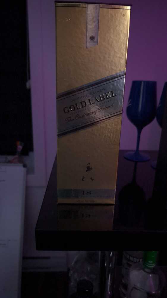 Walker Whisky Blended Johnnie Walker Gold Label 18 Gold Reserve 70cl And The Centenary 40  alcohol collectible [Barcode 5000267098401] - Main Image 2