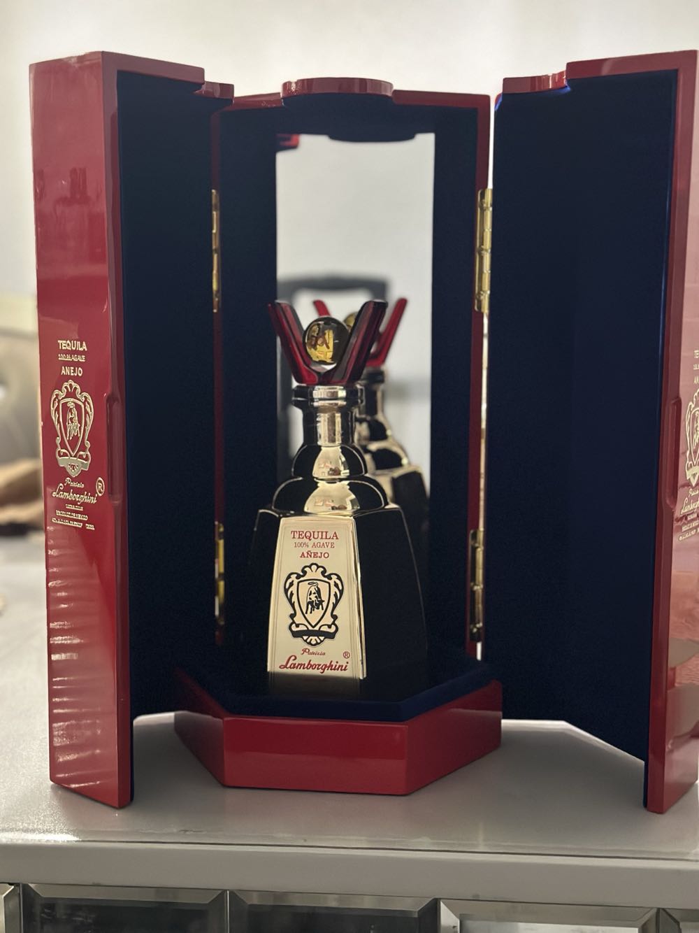 Botella De Ouzounis Maiden Bottle