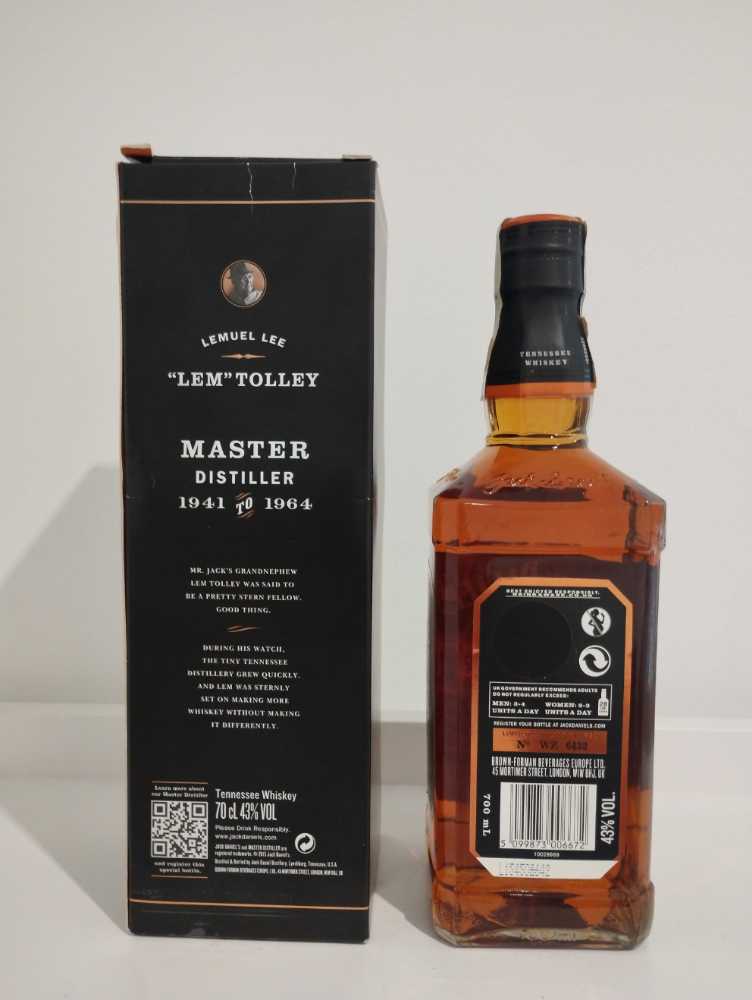 Master Distiller #3  (700 mL) alcohol collectible - Main Image 2