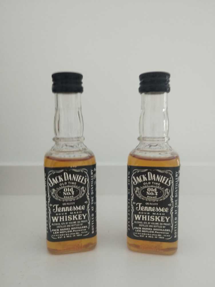 Dose Mini  (50 mL) alcohol collectible - Main Image 4