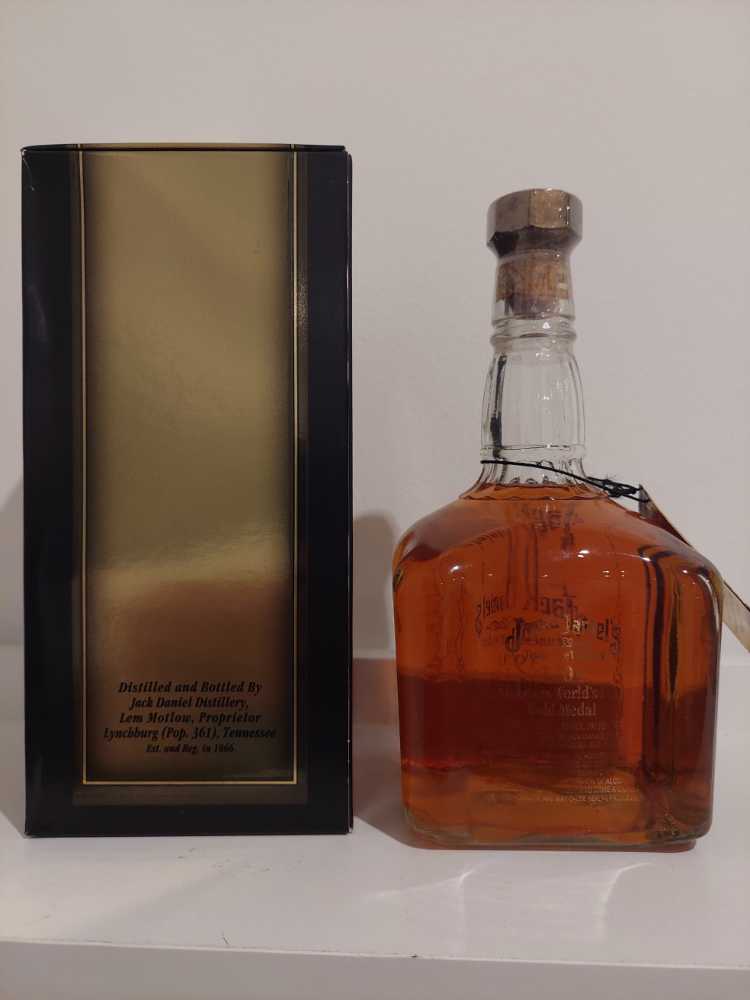 Gold Medal 1904  (750 mL) alcohol collectible - Main Image 2