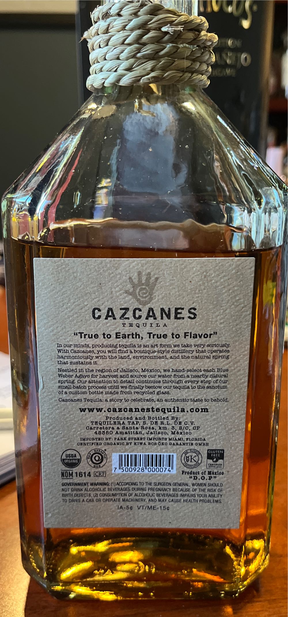 Cazcanes 9 Rosa Reposado Tequila 750ml No. No.9 750 Ml - NOM 1614 (750 mL) alcohol collectible [Barcode 7500928000074] - Main Image 2