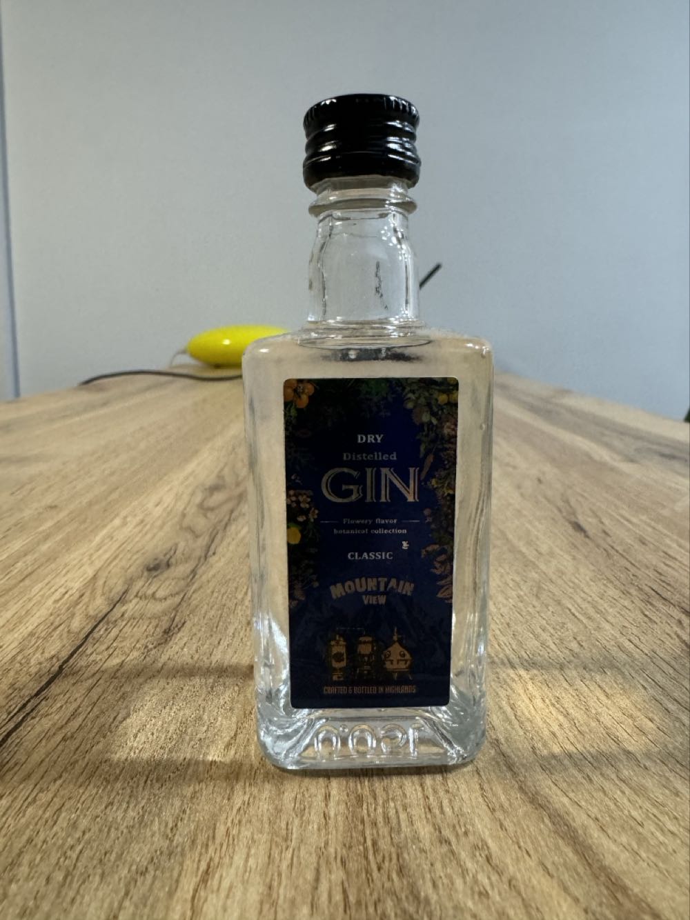 Mintis Blackcurrant Gin Ribesa