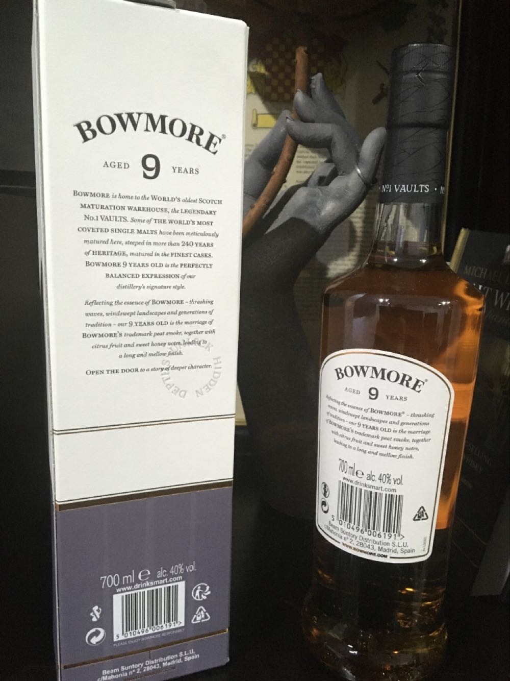 Bowmore 9 Years Old Islay Single Malt 40% Year 700ml 9年 40度 And 70 Ans - Bowmore Distilery (700 mL) alcohol collectible [Barcode 5010496006191] - Main Image 3