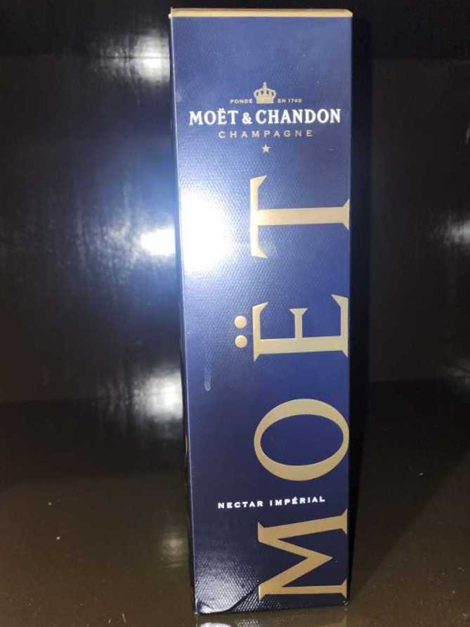 Moet & Chandon - Champagne Moet & Chandon Epernay (750 mL) alcohol collectible [Barcode 088110551254] - Main Image 2