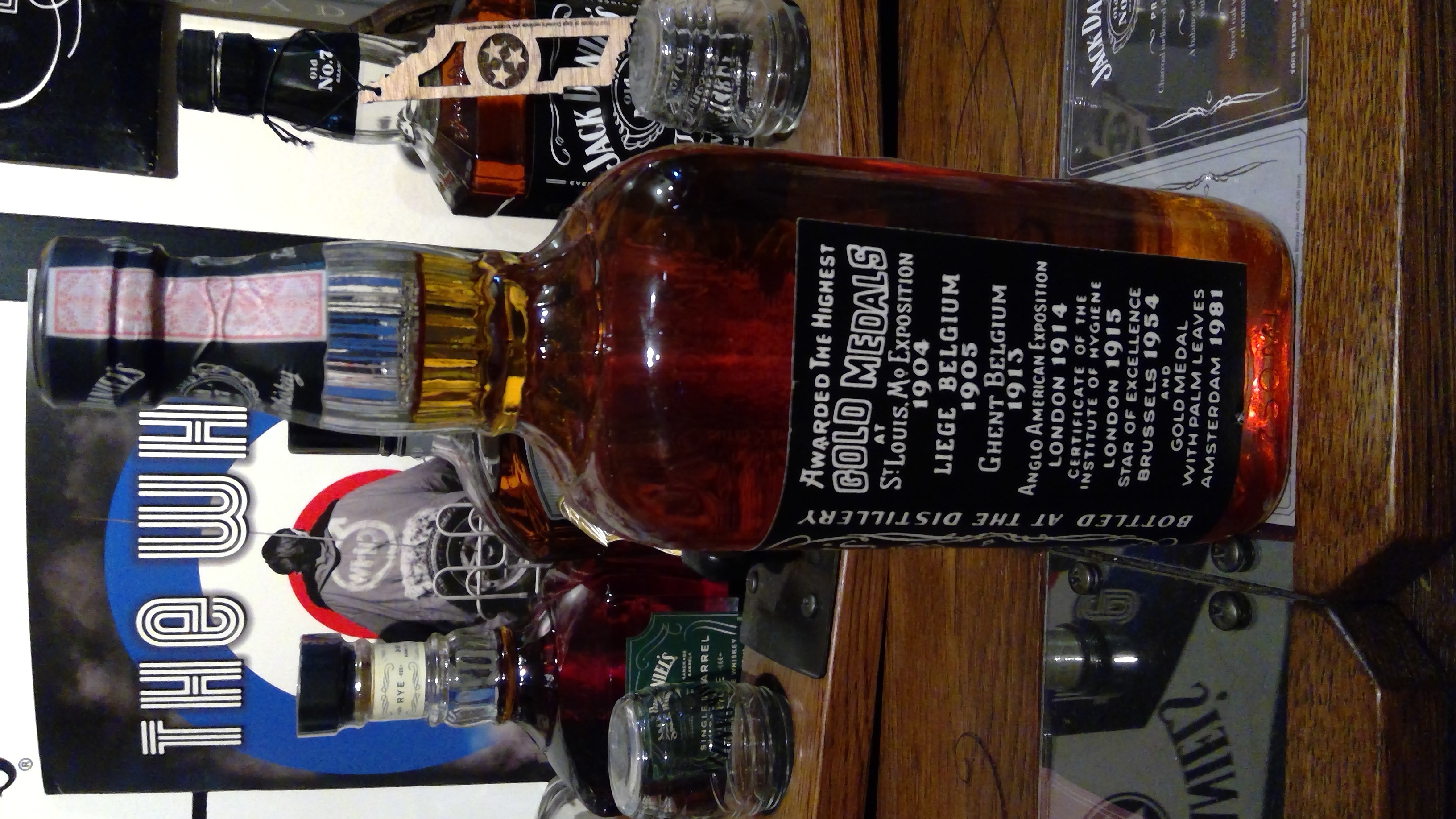 Jack Daniels Fake Seal Glossy 1988  (750 mL) alcohol collectible - Main Image 2