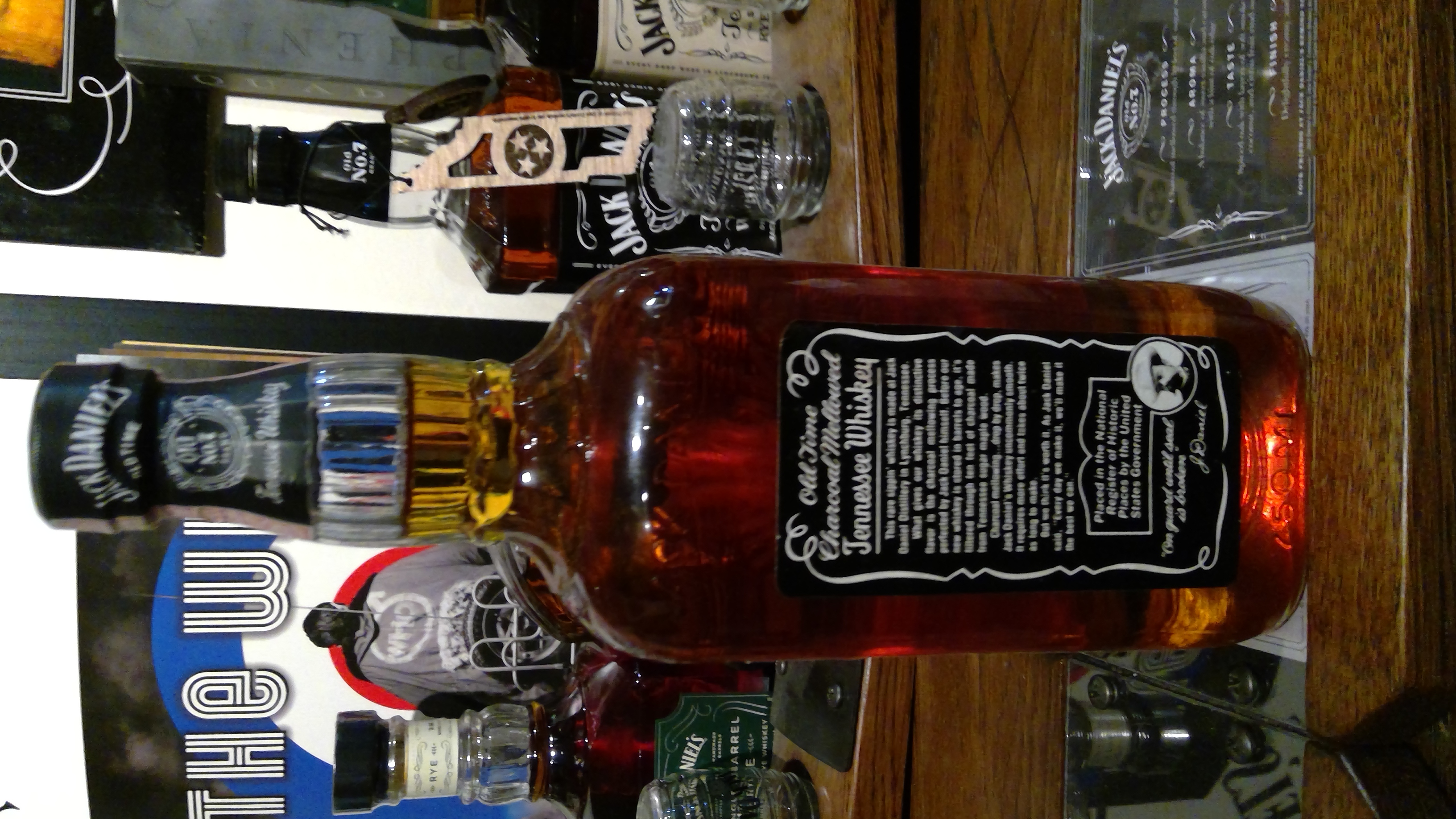 Jack Daniels Fake Seal Glossy 1988  (750 mL) alcohol collectible - Main Image 3