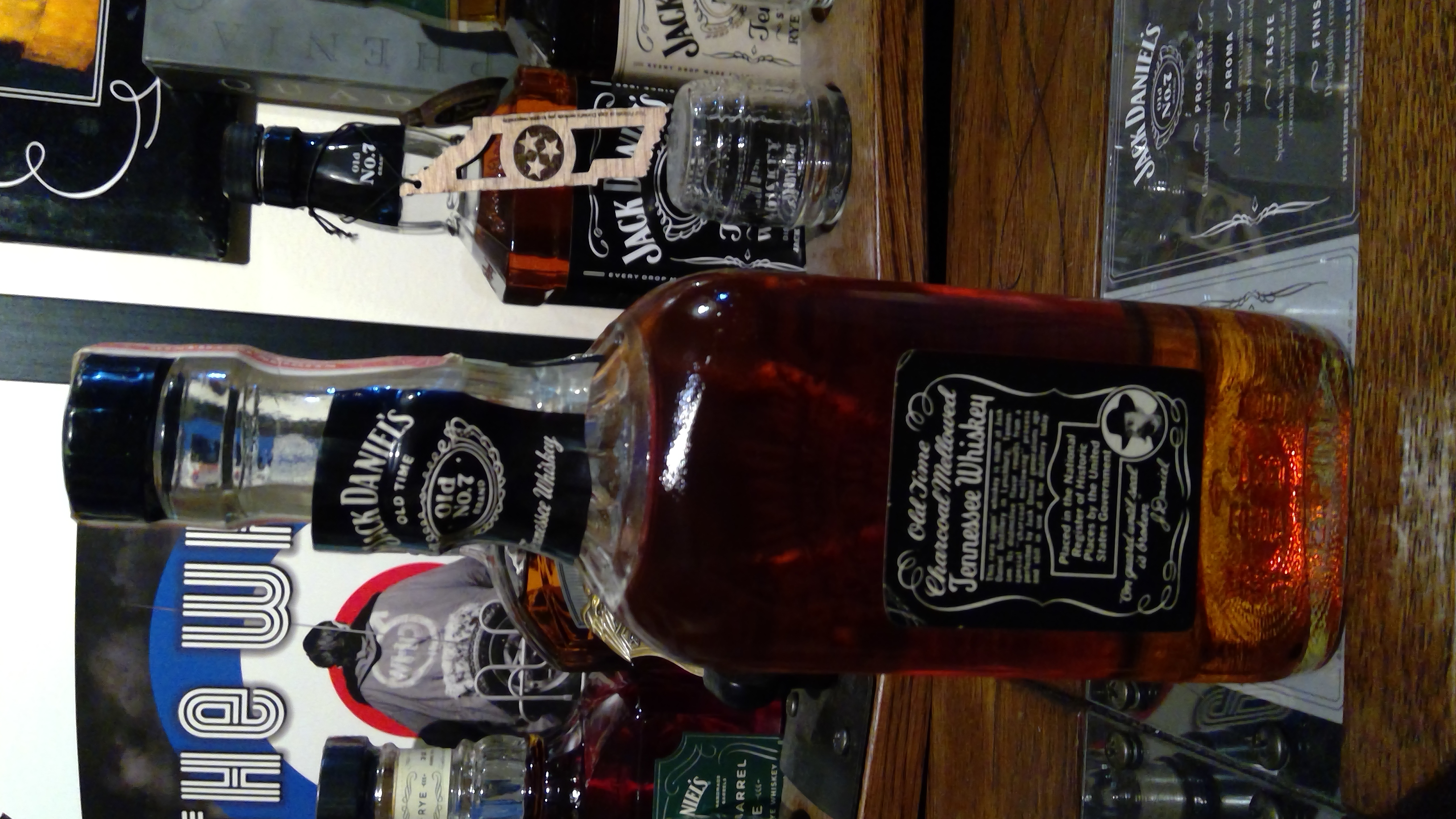 Black Label One Pint 1977  (One Pint 16 oz FL OZ) alcohol collectible - Main Image 3