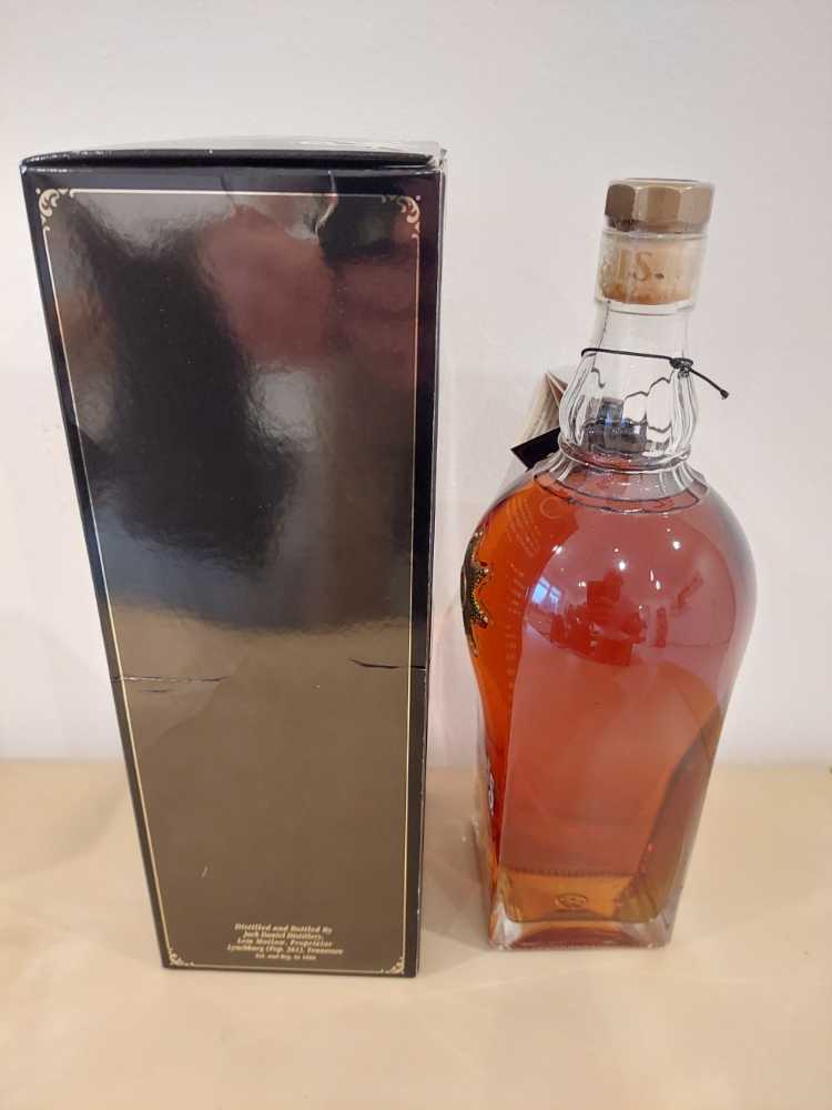 Gold Medal 1954  (1000 mL) alcohol collectible - Main Image 2