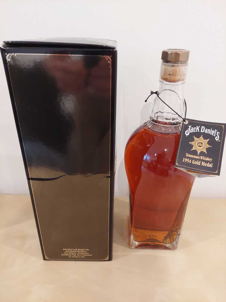 Gold Medal 1954  (1000 mL) alcohol collectible - Main Image 4