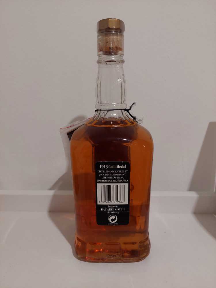 Gold Medal 1913  (1000 mL) alcohol collectible - Main Image 2