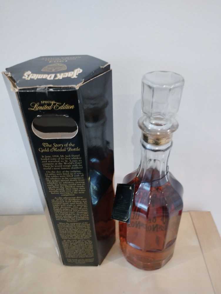 Gold Medal 1904 Replica  (1500 mL) alcohol collectible - Main Image 2