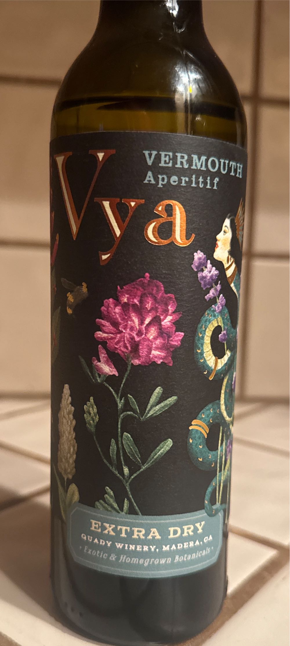 Quady Vya Extra Dry Vermouth - Quady Winery (375 mL) alcohol collectible [Barcode 013022000231] - Main Image 2