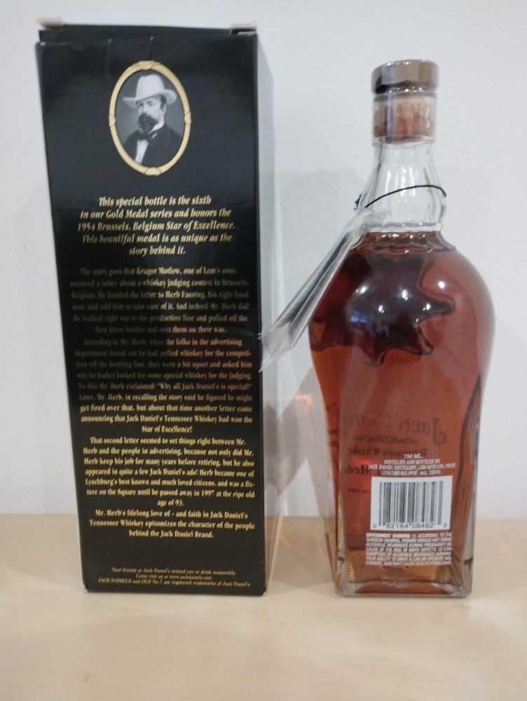 Gold Medal 1954  (750 mL) alcohol collectible - Main Image 2