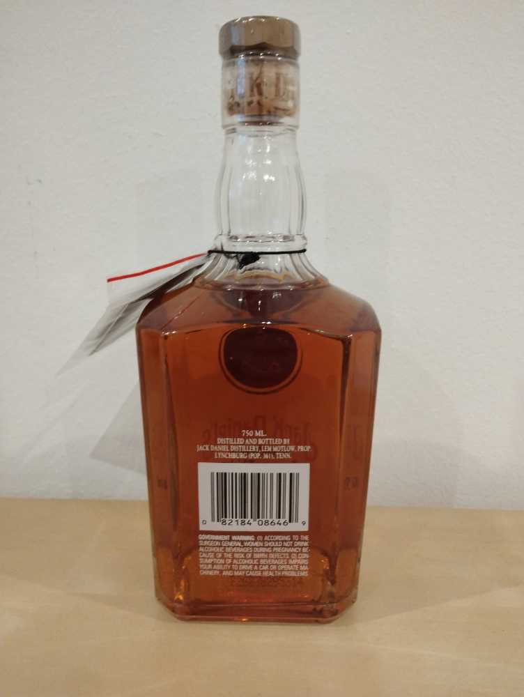 Gold Medal 1915  (750 mL) alcohol collectible - Main Image 2