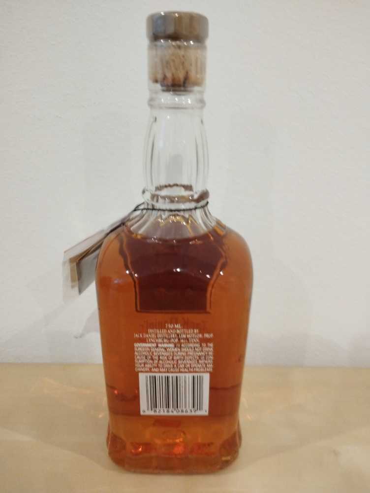 Gold Medal 1913  (750 mL) alcohol collectible - Main Image 2