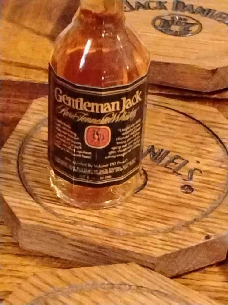 Gentleman Jack 50 Mil 1990 - Jack Daniel Distillery (50 mL) alcohol collectible - Main Image 3