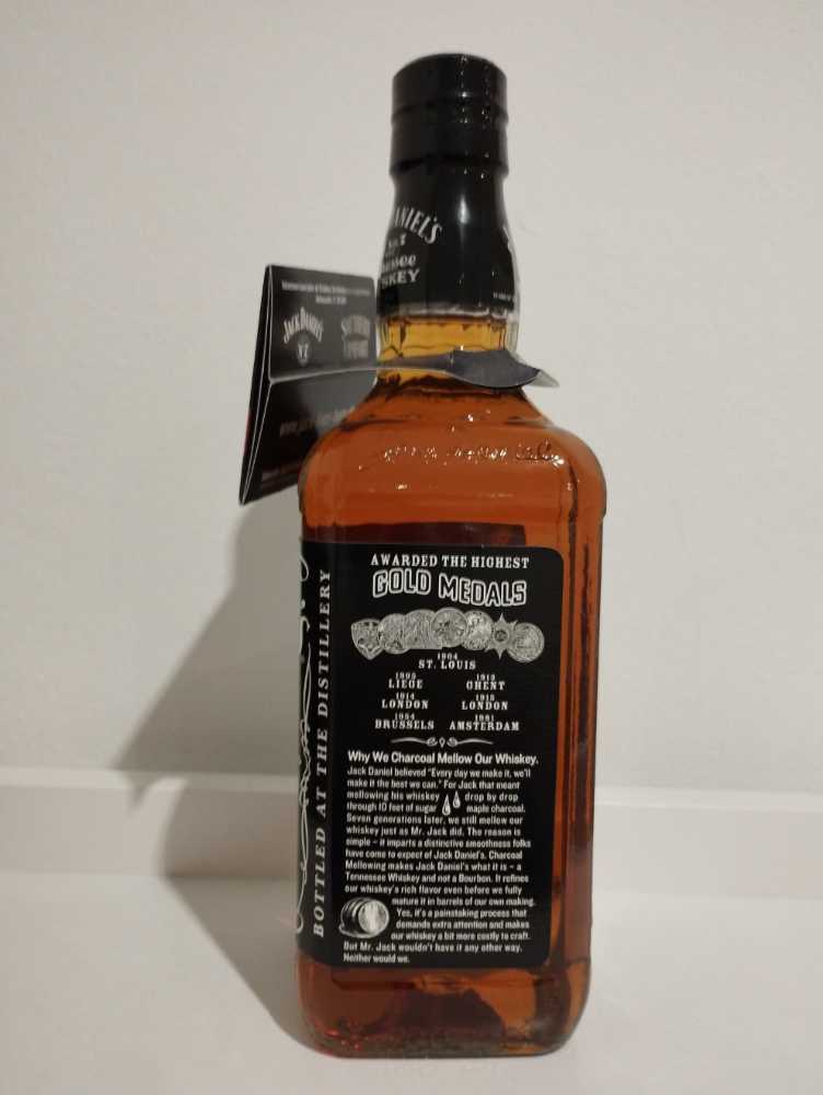 Black Label   (700 mL) alcohol collectible - Main Image 2