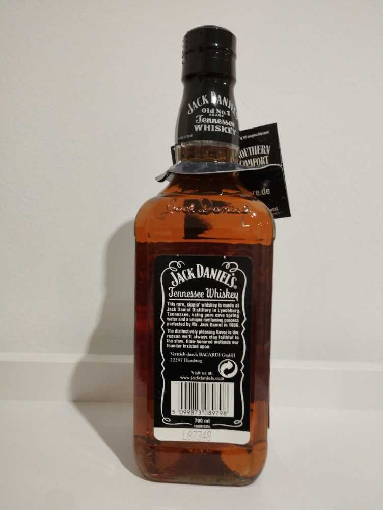 Black Label   (700 mL) alcohol collectible - Main Image 3