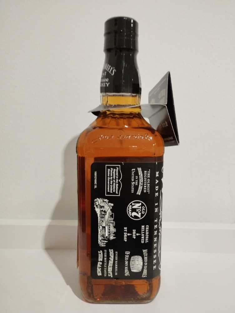 Black Label   (700 mL) alcohol collectible - Main Image 4