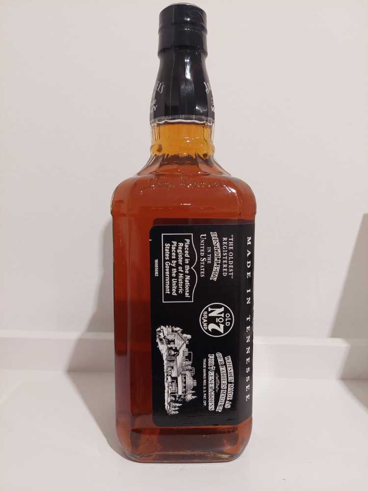 Black Label   (1000 mL) alcohol collectible - Main Image 4