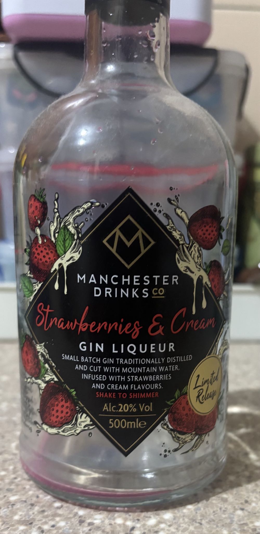 Manchester Strawberries Cream Gin Liqueur - Manchester Drinks co (500 mL) alcohol collectible [Barcode 5060193936673] - Main Image 2